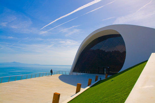 El auditorio que Oscar Niemeyer dise en Ravello, Italia