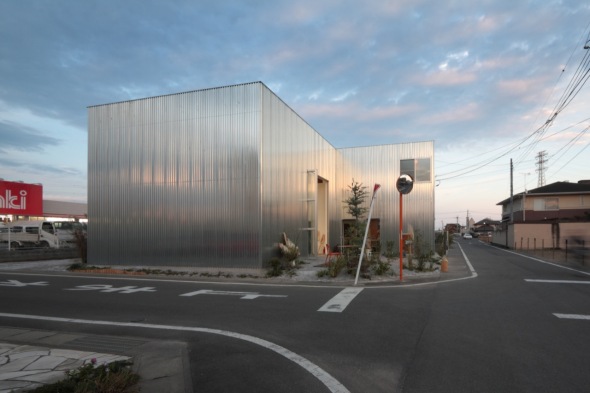 Casa-Cafetera Airy / Ikimono Architects
