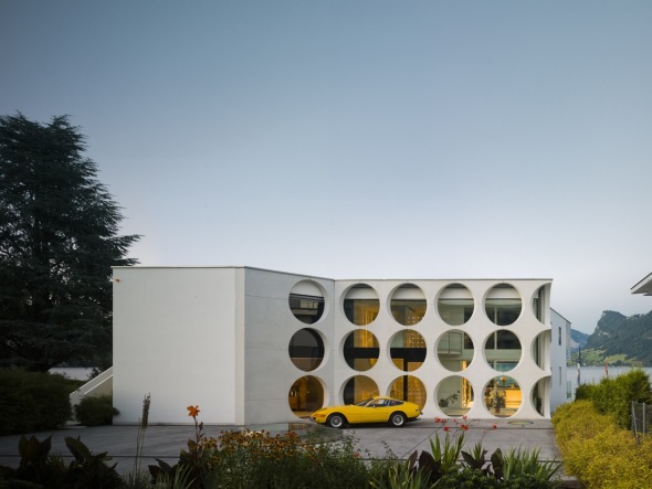 Diseo Retro: Casa O, inspirada en la arquitectura brasilea de los aos 60 / Philippe Stuebi Architekten