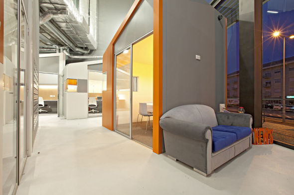 Un ldico espacio para trabajar: Factory Business Center. Simpli Design