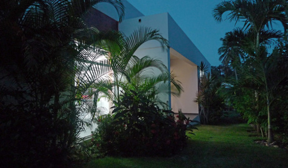 Casa del Navegante: un oasis en medio de palmeras y el Mar atlntico. 