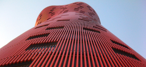 Rascacielos Rojo de Toyo Ito