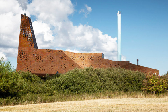 Torre en Dinamarca Genera Electricidad con Basura