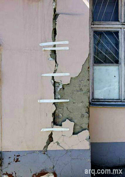 Humor en la arquitectura. Reparacin de muros