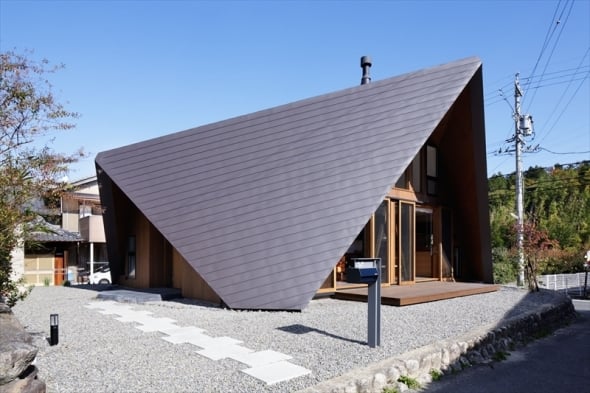 Casa con cubierta de origami