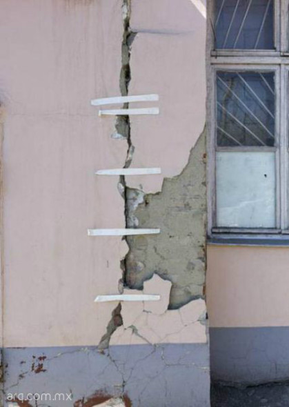 Humor en la arquitectura. Reparacin de muros express
