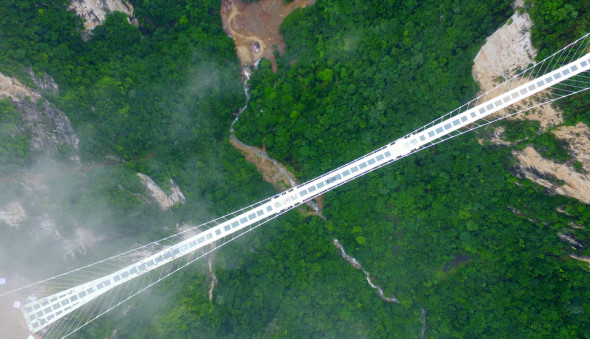 El puente de cristal ms largo del mundo que cerr por sobrecupo