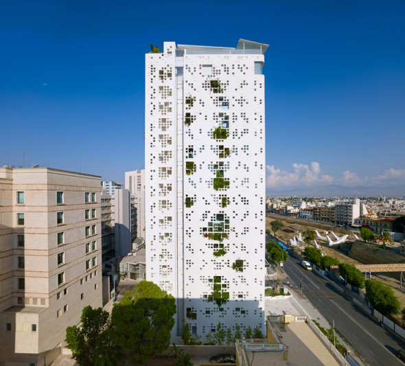 La torre blanca y verde de Jean Nouvel en Nicosia